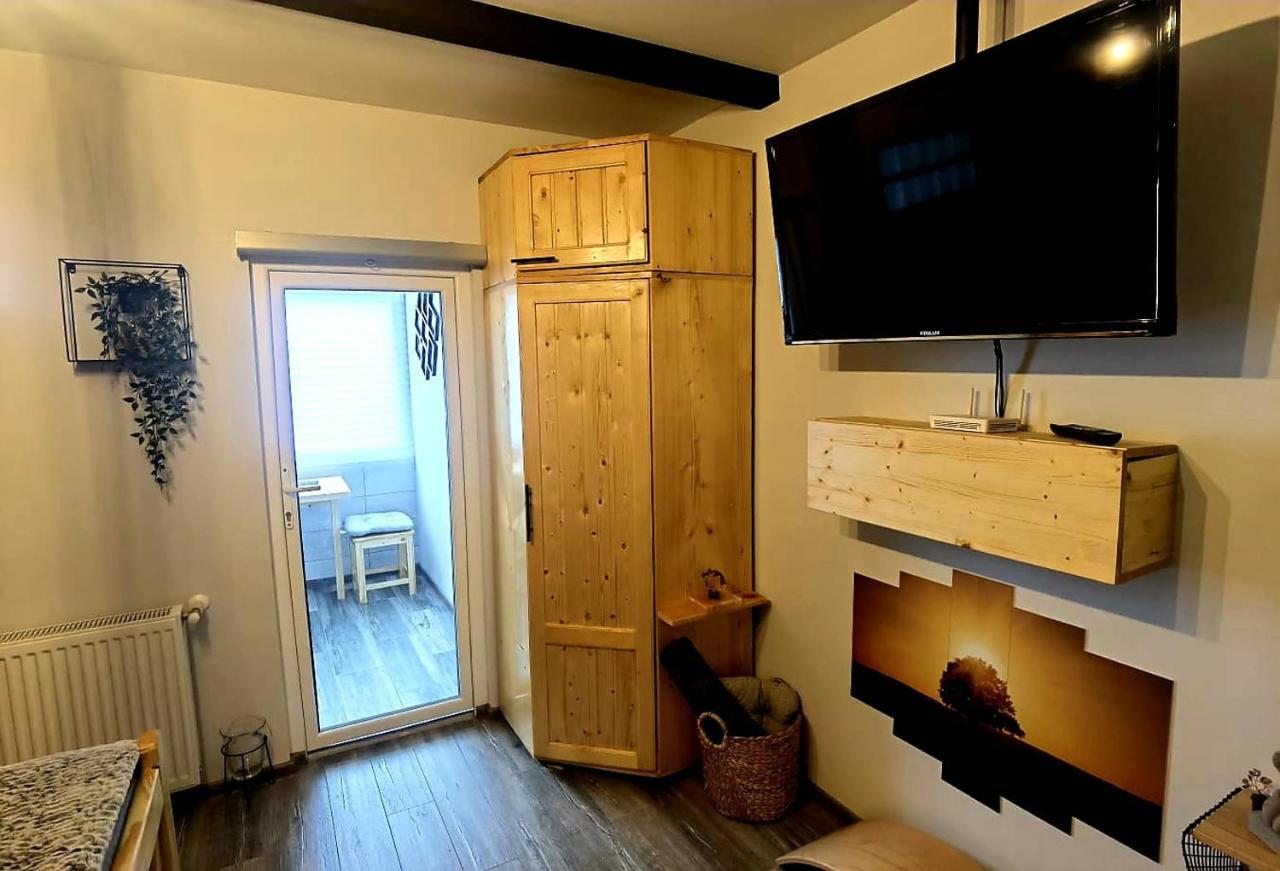 Night Lotus Apartment Хунедоара Екстериор снимка