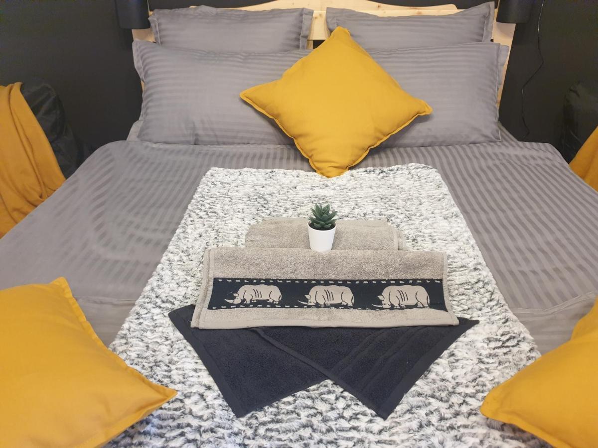Night Lotus Apartment Хунедоара Екстериор снимка