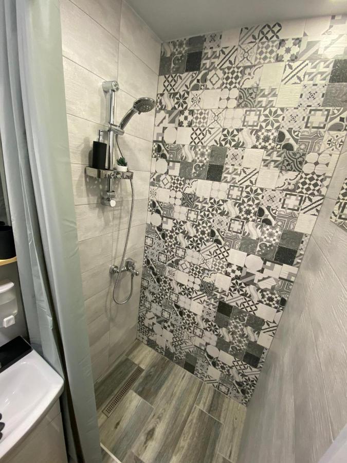 Night Lotus Apartment Хунедоара Екстериор снимка