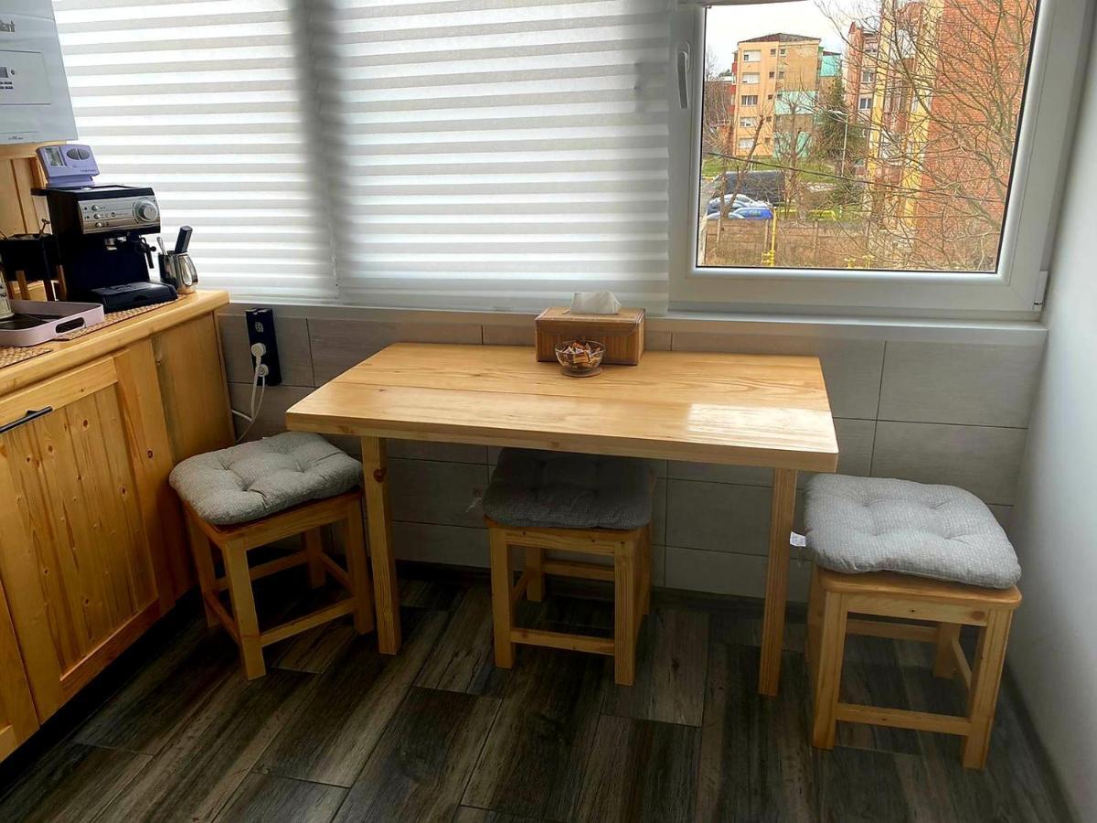 Night Lotus Apartment Хунедоара Екстериор снимка