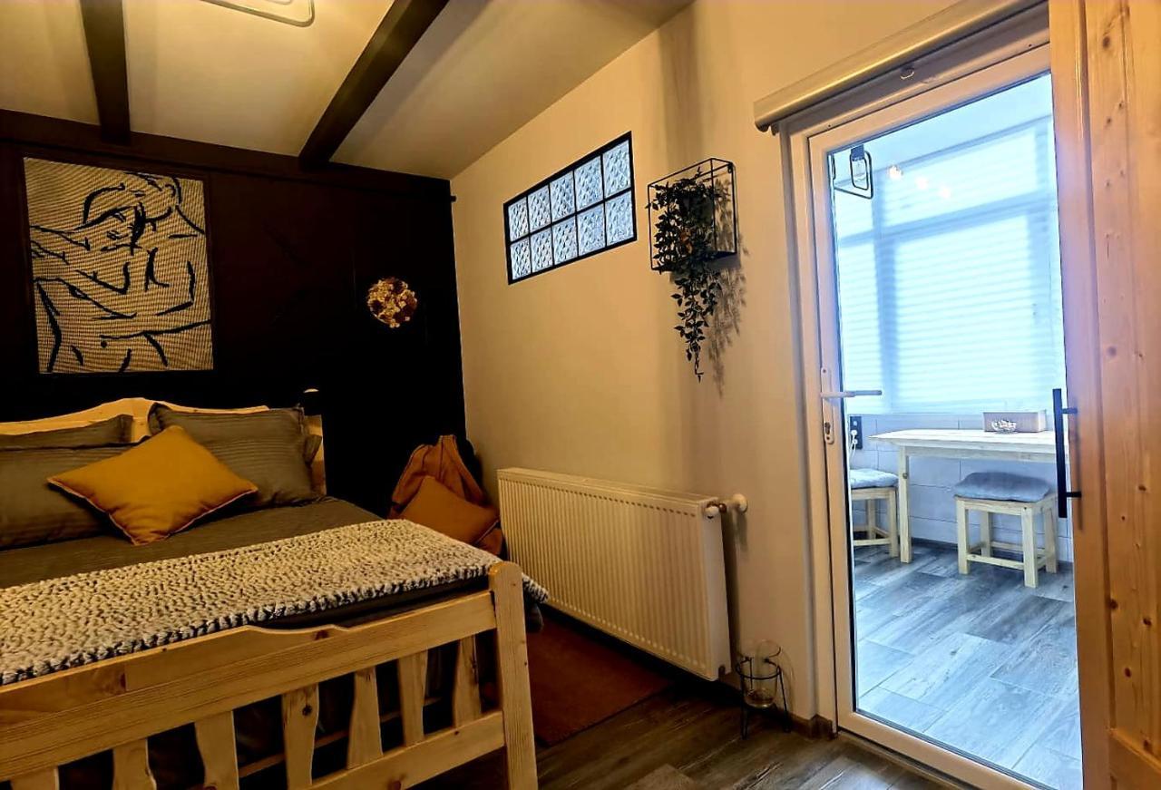 Night Lotus Apartment Хунедоара Екстериор снимка