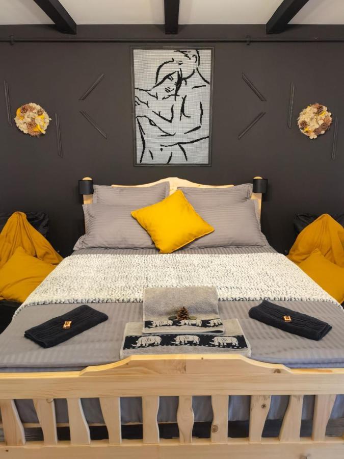 Night Lotus Apartment Хунедоара Екстериор снимка